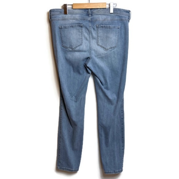 Torrid Medium Blue Wash Mid Rise Skinny Denim Jeans Size 16R - Picture 4 of 7